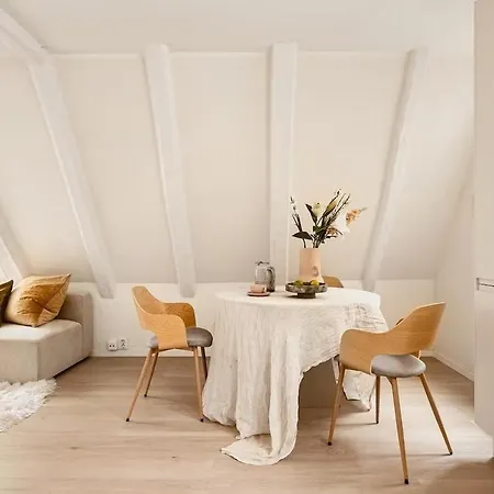 Апартаменти Beautiful Top-floor 4br Loft By Bryggen & Floyen *