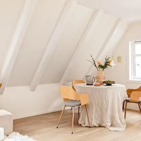 Апартаменти Beautiful Top-floor 4br Loft By Bryggen & Floyen